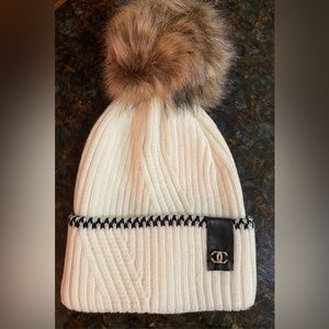 Chanel vintage Beenie fur Pom hat